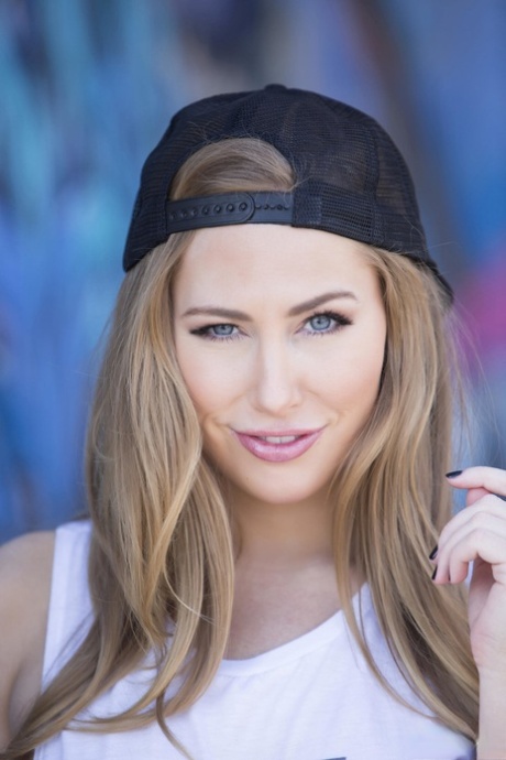 Carter Cruise nice model image